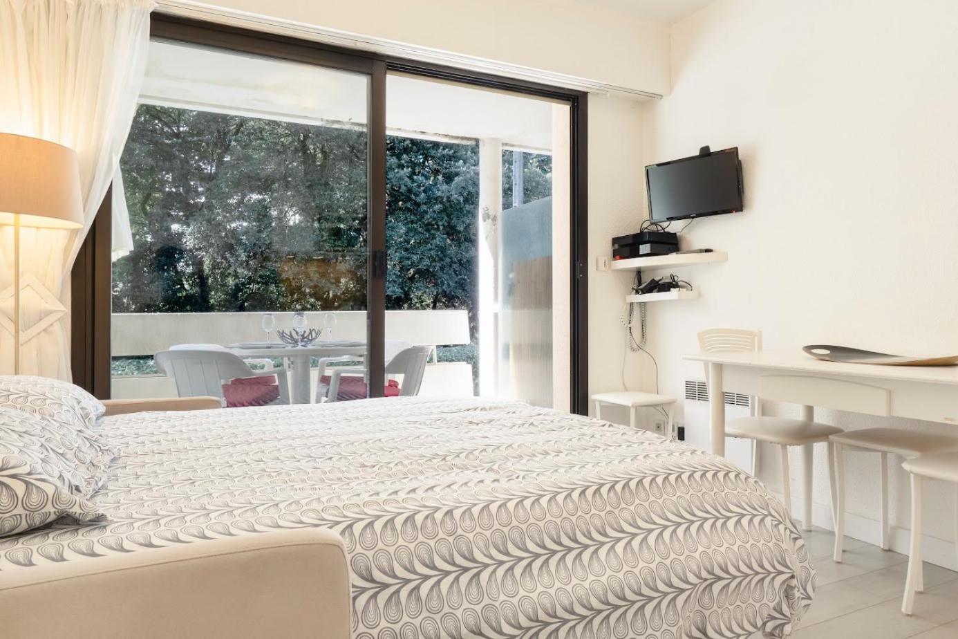 A Pied Les Pins 150m Appartement